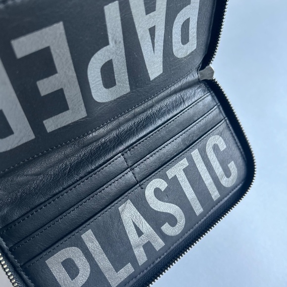 Rebecca Minkoff Black Leather RFID Blocking Zip Around Wallet - Picture 11 of 12